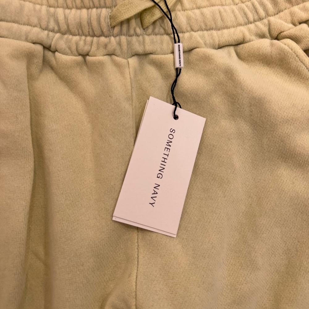 Something Navy Henley Ruffle Set green - Picture 3 of 6